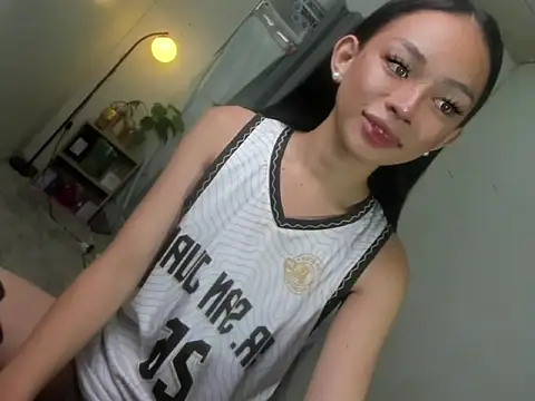 Snapshot of Mysterious_tgirl chatting on 08/03/26, 12:19 Mysterious tgirl online show from 08/03/26, 12:19