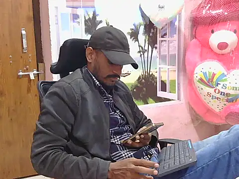 Snapshot of krishjaat43 chatting on 12/21/25, 07:59 krishjaat43 online show from 12/21/25, 07:59