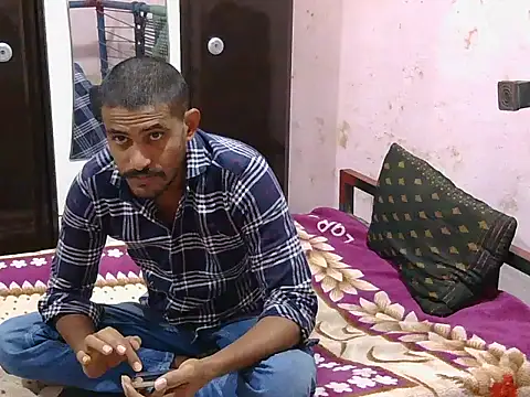 Snapshot of krishjaat43 chatting on 12/19/25, 07:44 krishjaat43 online show from 12/19/25, 07:44