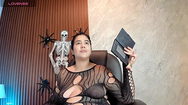  Cris Spicy  online show from 10/28/25, 07:02