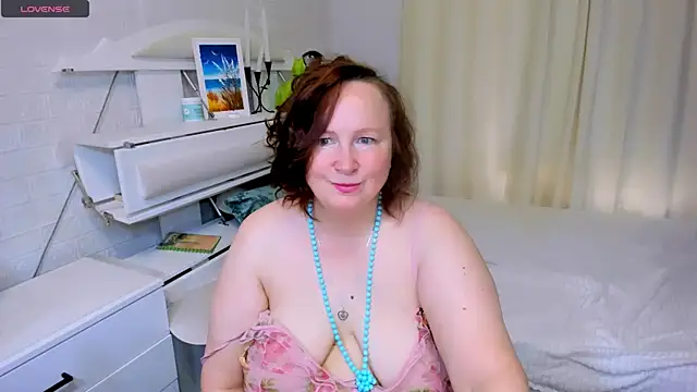 Snapshot of WifeyXRated chatting on 05/15/26, 05:49 WifeyXRated online show from 05/15/26, 05:49