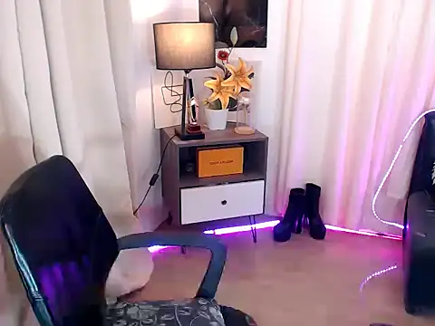 Snapshot of The_Fucking_Dolls chatting on 11/26/25, 09:31 The Fucking Dolls online show from 11/26/25, 09:31