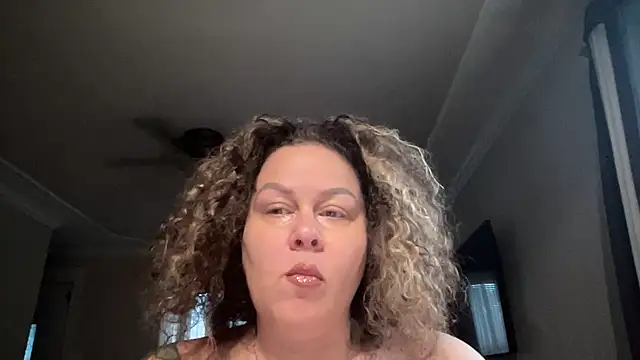 Snapshot of number1slut chatting on 10/08/25, 01:23 number1slut online show from 10/08/25, 01:23