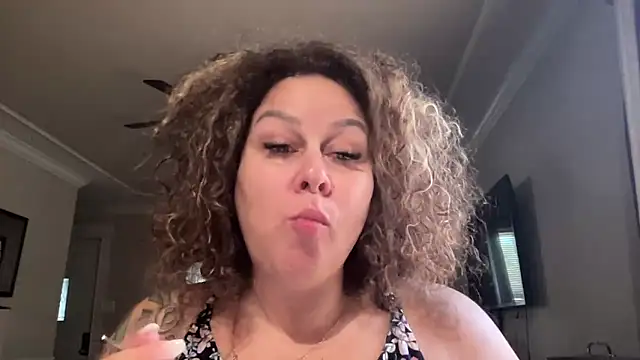 Snapshot of number1slut chatting on 09/26/25, 03:19 number1slut online show from 09/26/25, 03:19
