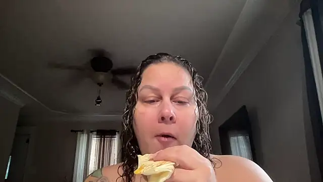 Snapshot of number1slut chatting on 10/10/25, 01:34 number1slut online show from 10/10/25, 01:34