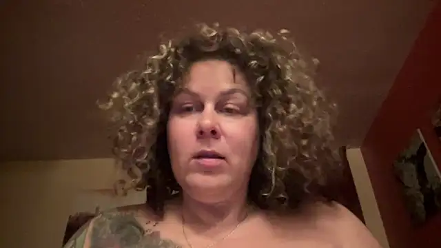 Snapshot of number1slut chatting on 06/05/26, 02:05 number1slut online show from 06/05/26, 02:05