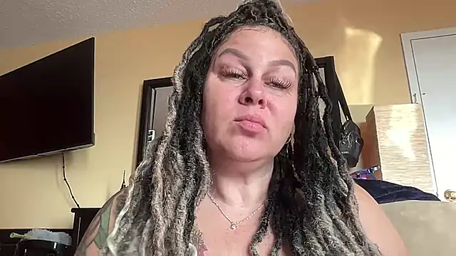 Snapshot of number1slut chatting on 05/13/26, 12:34 number1slut online show from 05/13/26, 12:34