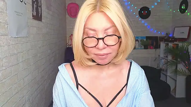 Snapshot of Wendy_Waves chatting on 01/17/26, 11:47 Wendy Waves online show from 01/17/26, 11:47