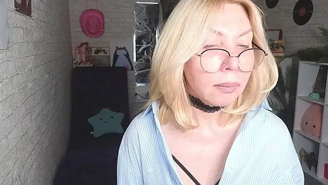 Snapshot of Wendy_Waves chatting on 05/28/26, 12:22 Wendy Waves online show from 05/28/26, 12:22