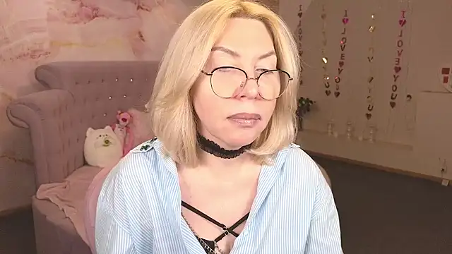 Wendy Waves online show from 10/21/25, 12:04