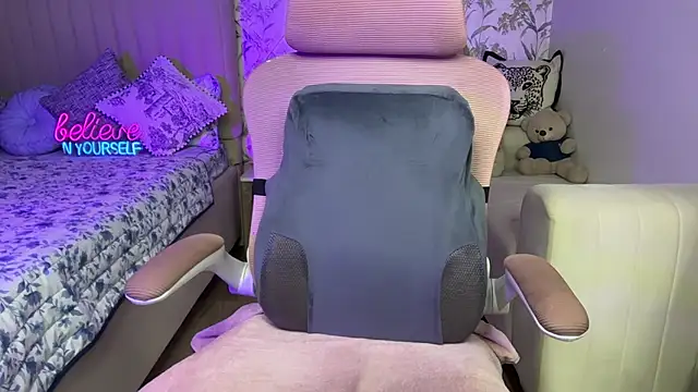 Hot vibes143 online show from 04/10/26, 06:26