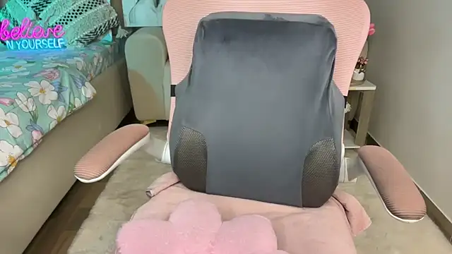 Hot vibes143 online show from 02/10/26, 07:13