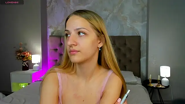 Luna Vibee online show from 11/13/25, 11:14