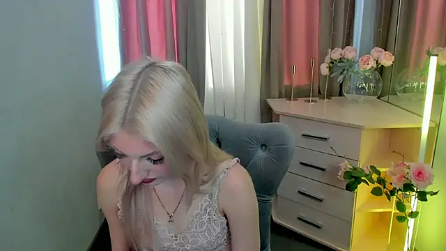 Snapshot of Sarrah_blush chatting on 09/09/25, 08:24 Sarrah blush online show from 09/09/25, 08:24
