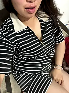 Nhung584 online show from 10/29/25, 01:10