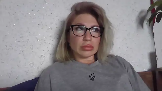 fox red lady7 online show from 04/12/26, 08:50