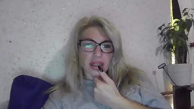 fox red lady7 online show from 10/24/25, 03:44