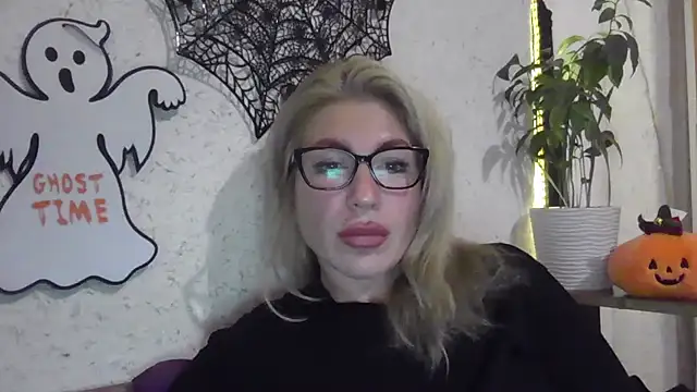 fox red lady7 online show from 10/28/25, 07:35