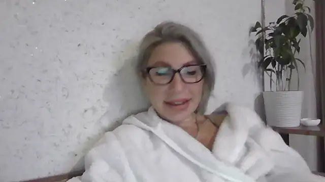 fox red lady7 online show from 11/16/25, 12:21