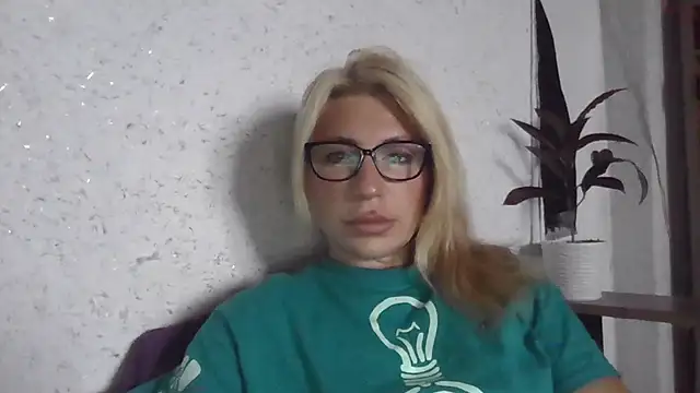 Snapshot of fox_red_lady7 chatting on 10/02/25, 07:23 fox red lady7 online show from 10/02/25, 07:23