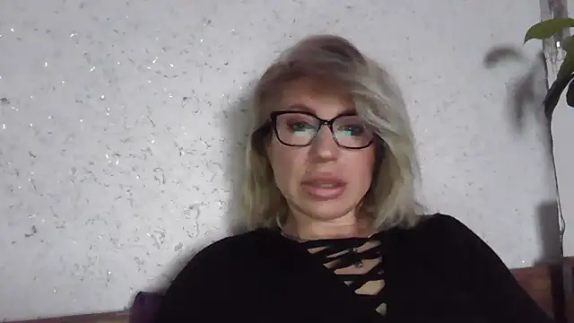 fox red lady7 online show from 04/17/26, 06:49