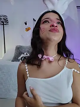 LUNAA    online show from 10/21/25, 04:23