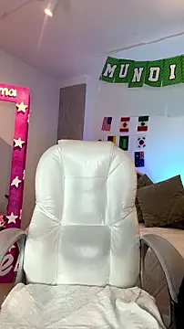 Snapshot of LUNAA___ chatting on 07/14/26, 03:22 LUNAA online show from 07/14/26, 03:22