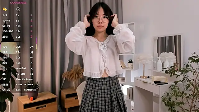 UdelaDodson online show from 11/15/25, 01:09