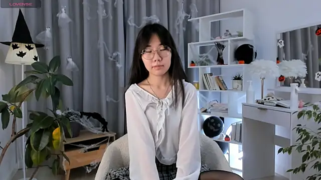 UdelaDodson online show from 11/03/25, 01:22