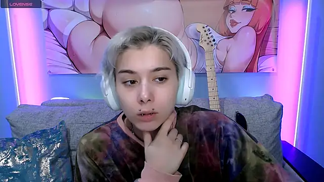 SophieAsh online show from 11/18/25, 09:01