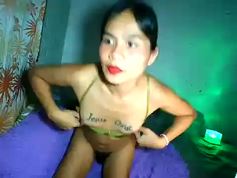 Snapshot of zoeytransph chatting on 10/22/25, 11:31 zoeytransph online show from 10/22/25, 11:31