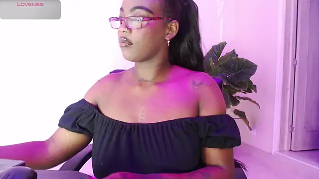 ReinaMiah online show from 11/02/25, 03:55