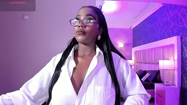 ReinaMiah online show from 11/09/25, 04:27