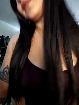 FallsForHerSmile online show from 12/04/25, 03:55