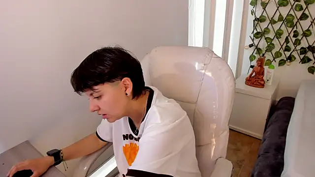 Nathaly ds online show from 12/04/25, 07:24