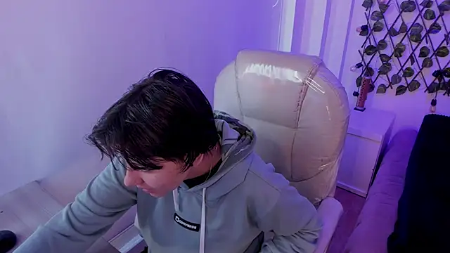 Nathaly ds online show from 10/25/25, 08:09