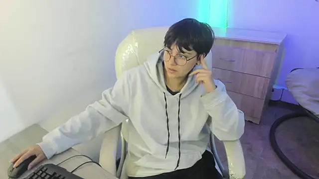 Nathaly ds online show from 11/28/25, 01:00