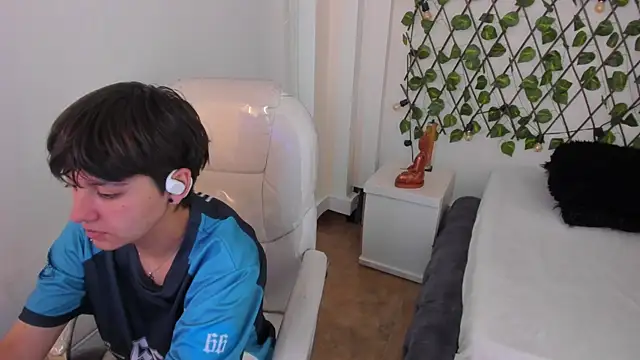 Nathaly ds online show from 11/27/25, 12:05