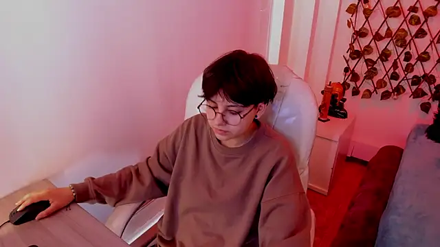 Nathaly ds online show from 12/17/25, 08:03