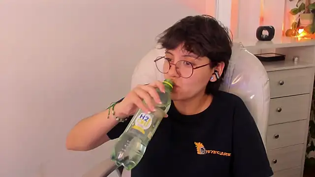 Nathaly ds online show from 05/06/26, 04:11
