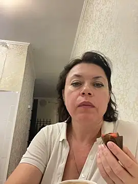 Kiravix online show from 10/14/25, 03:34