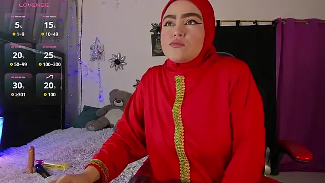 Snapshot of MarianFadel chatting on 10/24/25, 12:37 MarianFadel online show from 10/24/25, 12:37