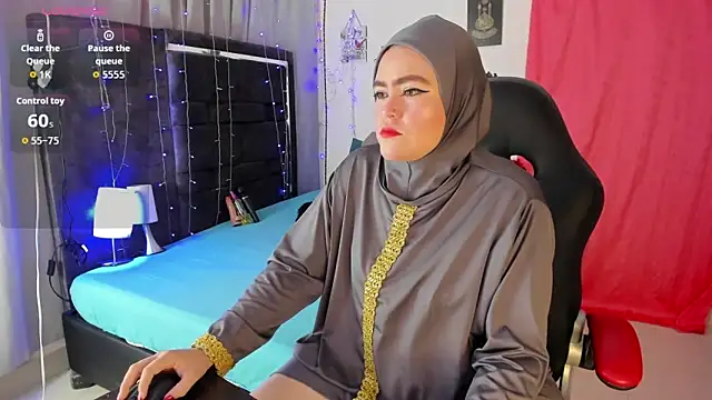 Snapshot of MarianFadel chatting on 10/28/25, 12:15 MarianFadel online show from 10/28/25, 12:15