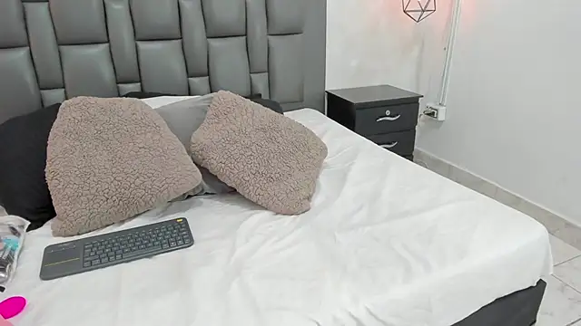 dakota roussee online show from 11/15/25, 12:31