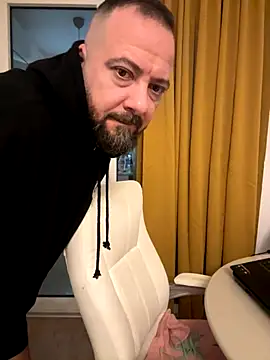 Snapshot of DavidMaros chatting on 10/03/25, 04:58 DavidMaros online show from 10/03/25, 04:58