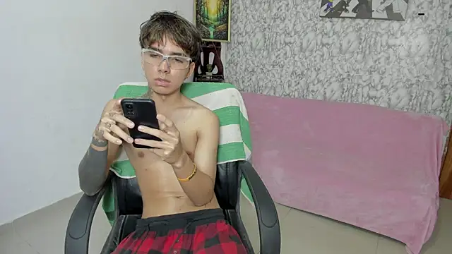 Snapshot of maxxis_eli chatting on 10/09/25, 04:13 maxxis eli online show from 10/09/25, 04:13