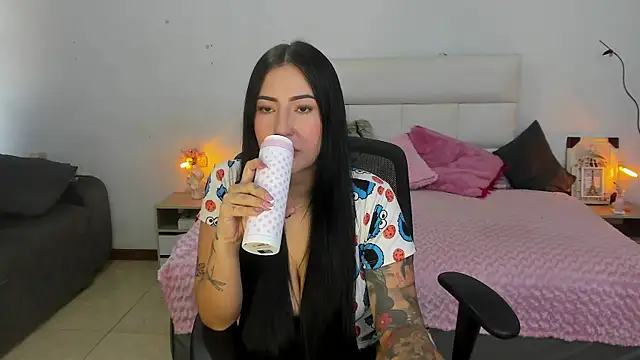 hannahdvil1 online show from 03/26/26, 12:25
