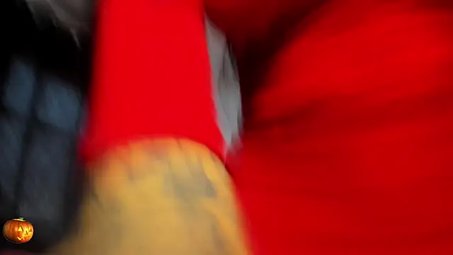 Snapshot of hannahdvil1 chatting on 10/23/25, 11:53 hannahdvil1 online show from 10/23/25, 11:53