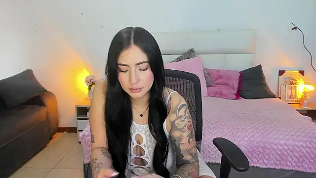 hannahdvil1 online show from 03/11/26, 12:32