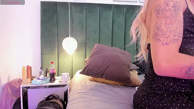 PaulinaGame online show from 11/21/25, 02:27